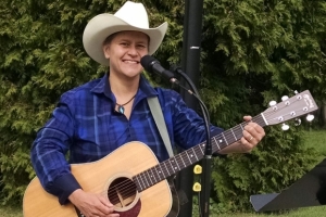 Lee Larson at the Inn at Millrace Pond on September 30